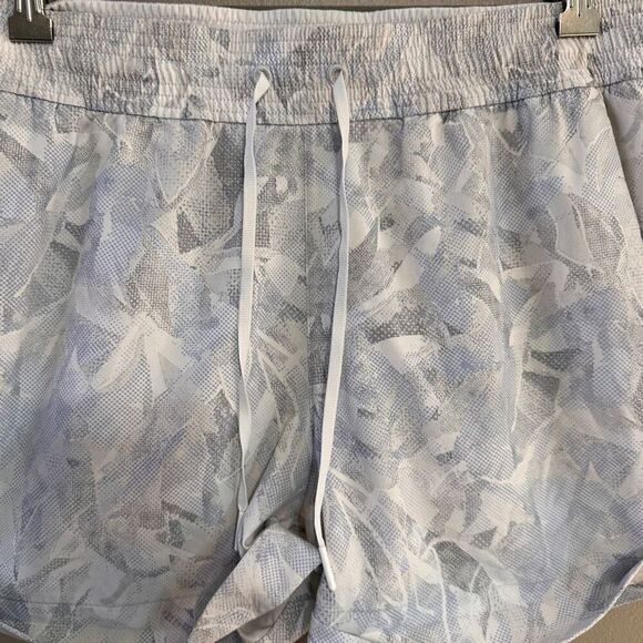 Lululemon Spring Break Away Shorts Stretch Wave White Sz 12 3" Inseam - Picture 4 of 7